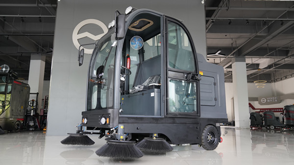  工業(yè)車間的掃地機(jī)好不好用呢？