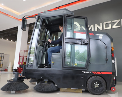 駕駛式掃地機 駕駛式掃地機