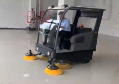 電動(dòng)掃地車(chē)廠家哪家好？?jī)r(jià)格怎么樣
